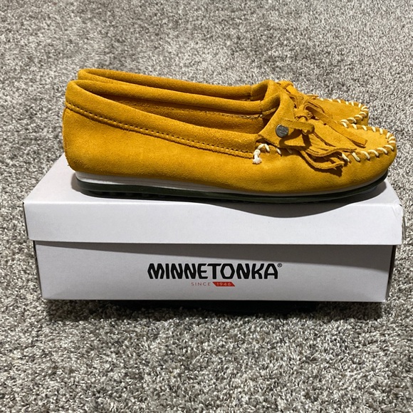 Minnetonka Women's Yellow Moccasins - Picture 8 of 12